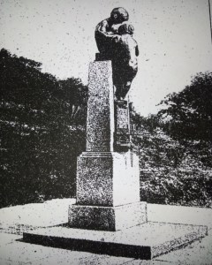 statue